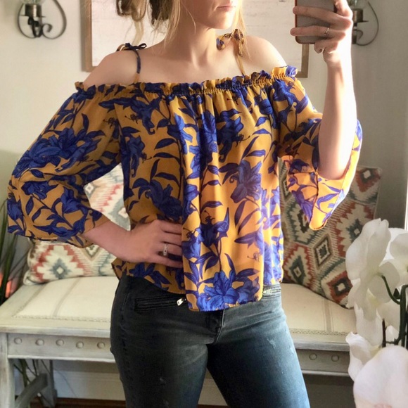 H&M Tops - H&M Conscious Off Shoulder blouse with sleeves